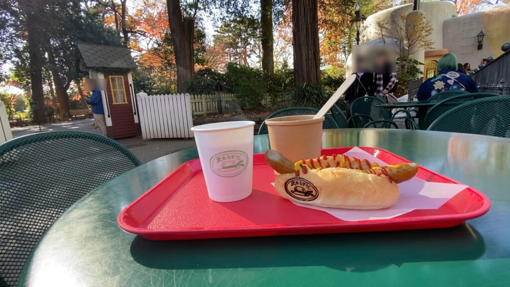 井の頭公園の自然を眺めながらのんびり過ごせる、おすすめのカフェです